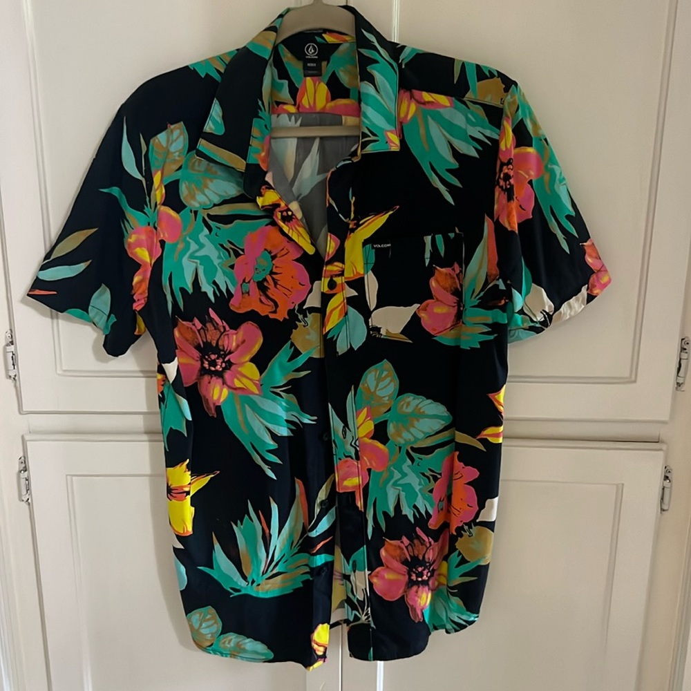 Men’s Volcom Hawaiian floral SS shirt small